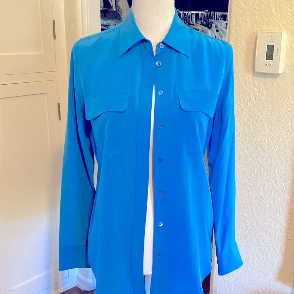 Equipment 100% silk blouse size xs worn once. Excellent condition.